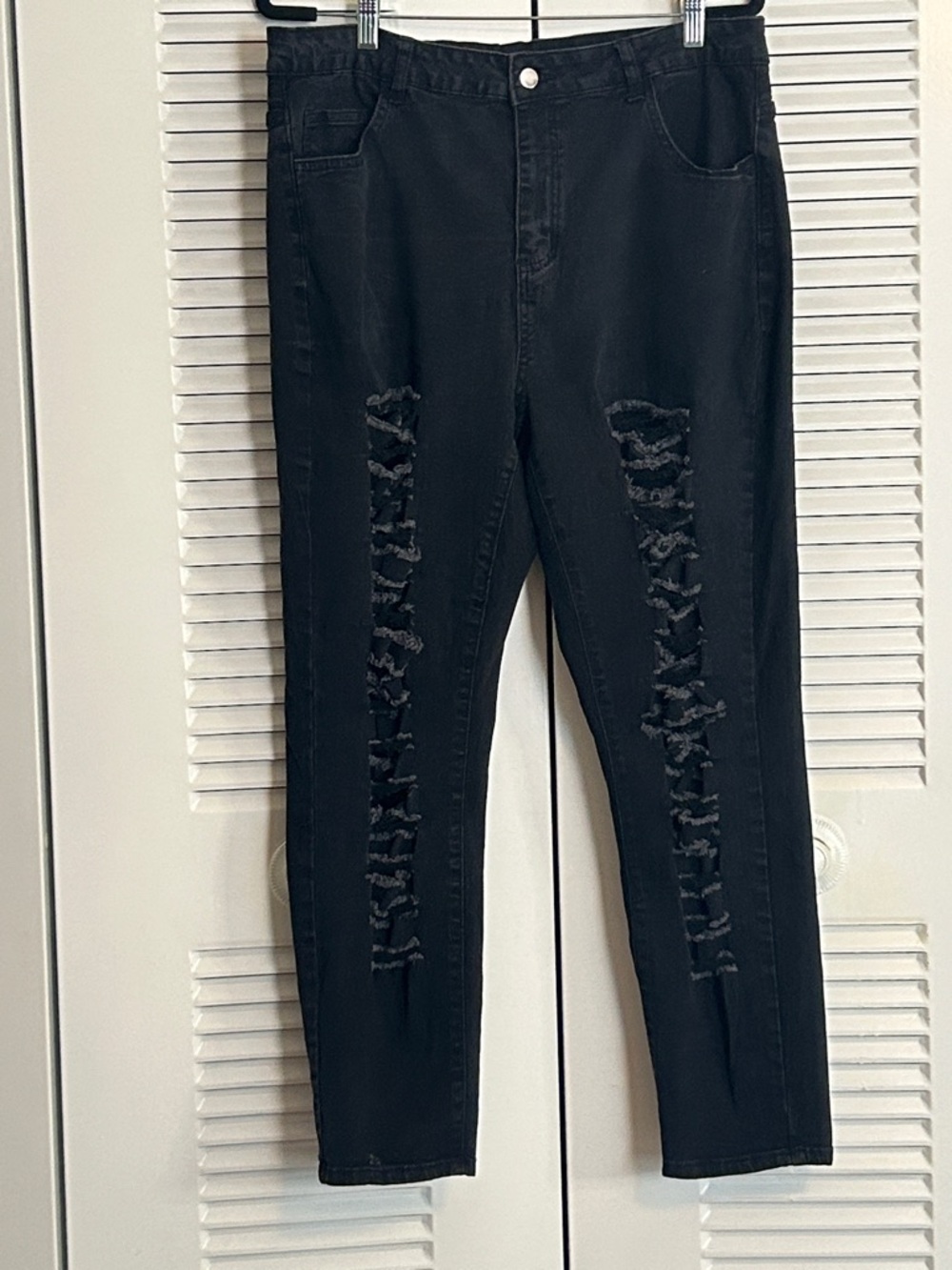 Black Distressed Women’s Jeans